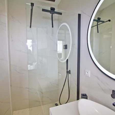 Luxury Garden Jacuzzi Promenade Apartment