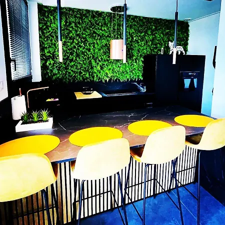 Apartment Luxury Garden Jacuzzi Promenade