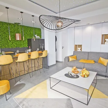 Luxury Garden Jacuzzi Promenade Apartment