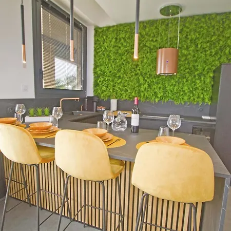 Apartment Luxury Garden Jacuzzi Promenade *
