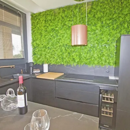Apartment Luxury Garden Jacuzzi Promenade