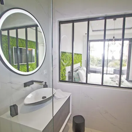 Luxury Garden Jacuzzi Promenade Apartment