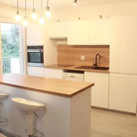 Ondine: Hillside With Pool And Parking In Apartment