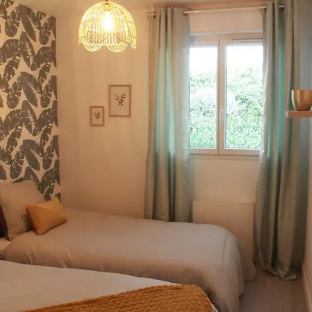 Apartment Ondine: Hillside With Pool And Parking In *
