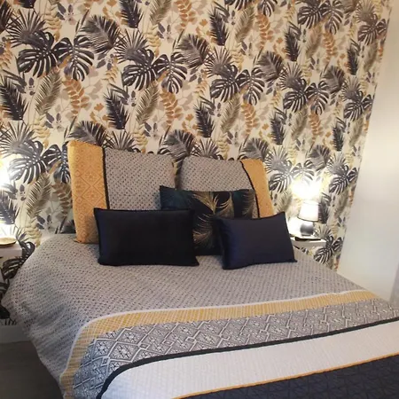 Ondine: Hillside With Pool And Parking In Nice
