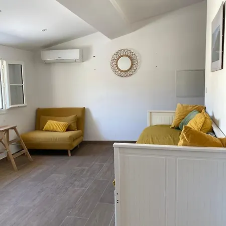Cozy With Terrace - Old Town