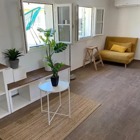 Cozy With Terrace - Old Town Apartment *