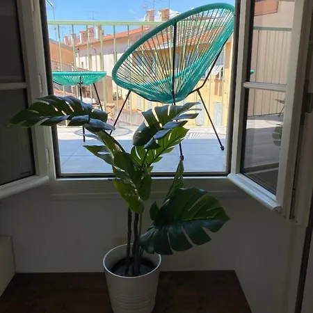 Cozy With Terrace - Old Town Apartment