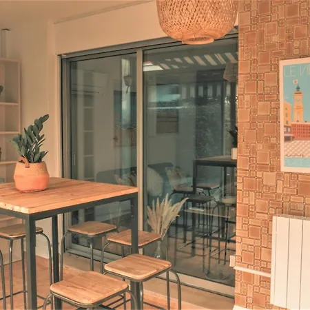 Parc Ferber - Charmant Studio Renove, Rez-de-jardin, Proche Mer, Carras Apartment *