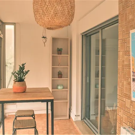 Apartment Parc Ferber - Charmant Studio Renove, Rez-de-jardin, Proche Mer, Carras *