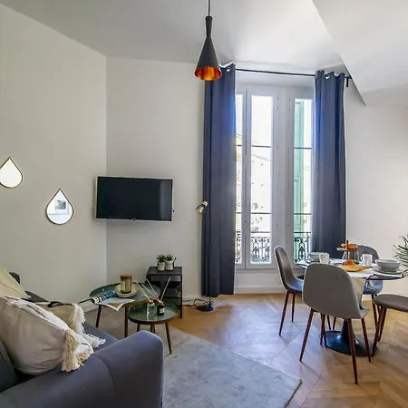Charming 2 Refurbished Super Center 205a Apartment Nice