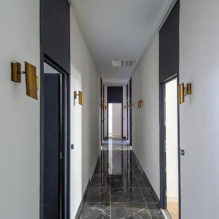 Apartment Charming 2 Refurbished Super Center 205a
