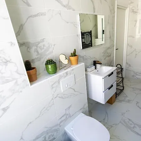 Apartment Charming 2 Refurbished Super Center 205a