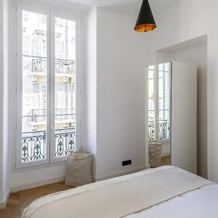 Charming 2 Refurbished Super Center 205a Apartment *