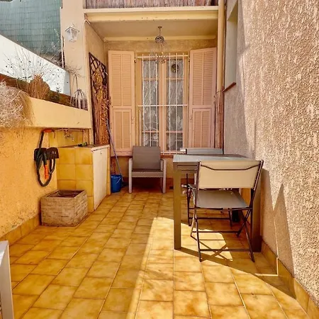 Le Saint Honore A 500 Metres A Pied De La Apartment