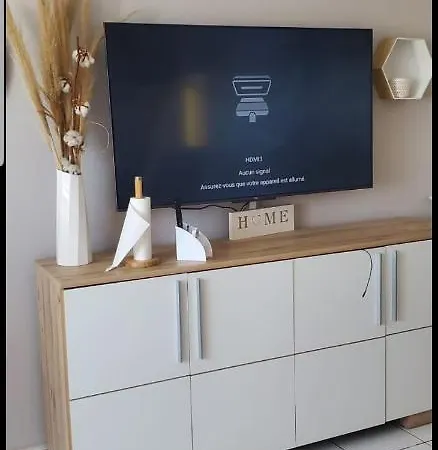 Apartamento Parking gratuit à côté appartement 2 Chambres 47m2 climatisé à côté aéroport-Tram sur place-Plage 6 min-Centre ville 16 min avec tram-Free parking, 47m2 apartment 2 rooms,air-conditioned next to the airport- tram on spot- 6 min beach- 16min center Niza