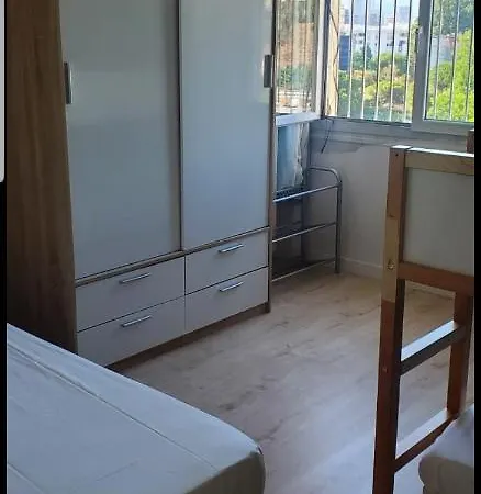 Parking Gratuit A Cote Appartement 2 Chambres 47M2 Climatise A Cote Aeroport-Tram Sur Place-Plage 6 Min-Centre Ville 16 Min Avec Tram-Free Parking, 47M2 Apartment 2 Rooms,Air-Conditioned Next To The Airport- Tram On Spot- 6 Min Beach- 16Min Center * Nice