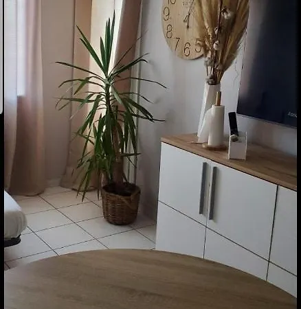 Appartement Parking Gratuit A Cote Appartement 2 Chambres 47M2 Climatise A Cote Aeroport-Tram Sur Place-Plage 6 Min-Centre Ville 16 Min Avec Tram-Free Parking, 47M2 Apartment 2 Rooms,Air-Conditioned Next To The Airport- Tram On Spot- 6 Min Beach- 16Min Center