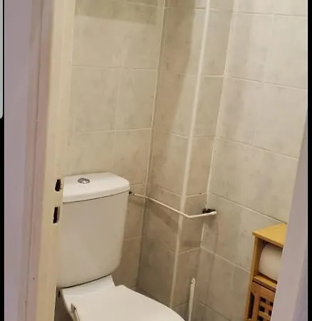 Parking Gratuit A Cote Appartement 2 Chambres 47M2 Climatise A Cote Aeroport-Tram Sur Place-Plage 6 Min-Centre Ville 16 Min Avec Tram-Free Parking, 47M2 Apartment 2 Rooms,Air-Conditioned Next To The Airport- Tram On Spot- 6 Min Beach- 16Min Center Appartement Nice
