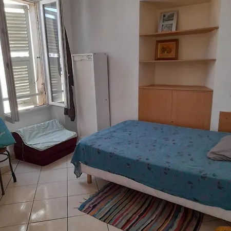 Studette Charlot Centre - 11 Rue Paradis *