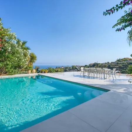 Wonderful And Quiet With Large Garden And Pool In - Welkeys