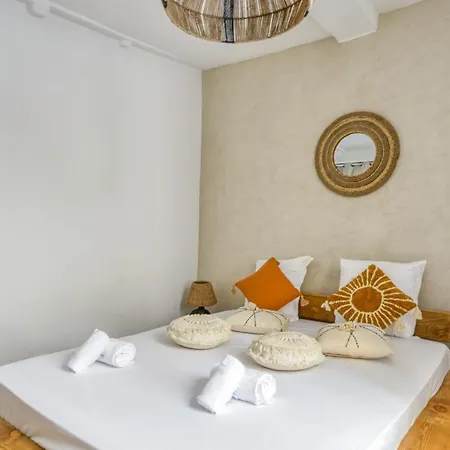 Wonderful In The Heart Of The Old Town - - Welkeys * Nice