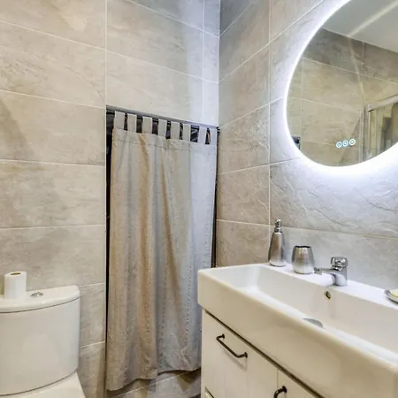 Wonderful In The Heart Of The Old Town - - Welkeys *