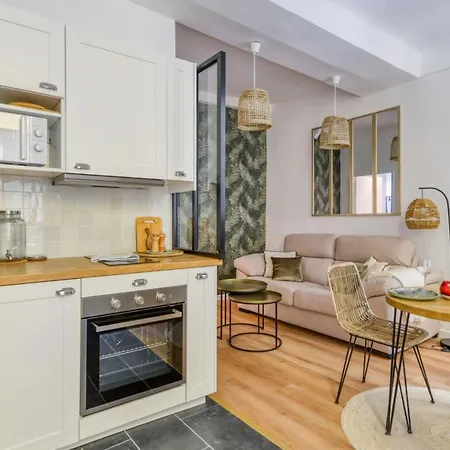 Wonderful In The Heart Of The Old Town - - Welkeys * Nice