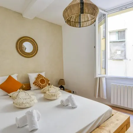 Apartment Wonderful In The Heart Of The Old Town - - Welkeys