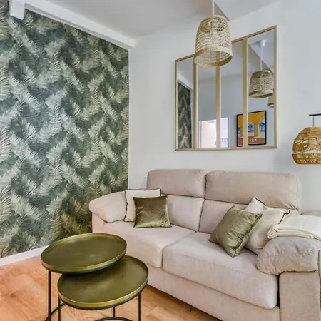 Wonderful In The Heart Of The Old Town - - Welkeys *