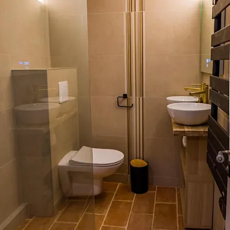 Apartment Vieille Neuf Et Cosy, Deux Chambres, 6 Couchages