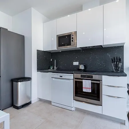 Quiet 1 Bdr Downtown Terrace Ac & Parking Apartment Nice