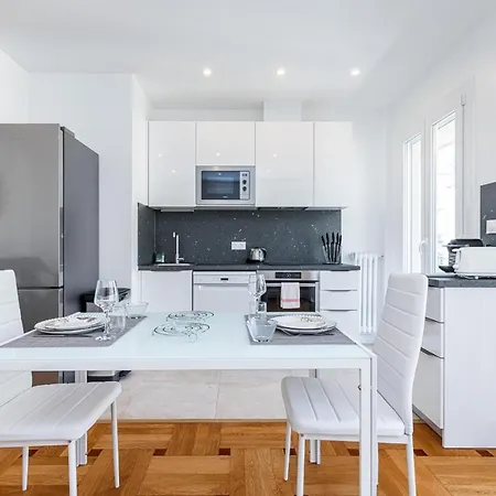 Quiet 1 Bdr Downtown Terrace Ac & Parking Nice