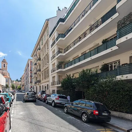 Quiet 1 Bdr Downtown Terrace Ac & Parking Apartment *