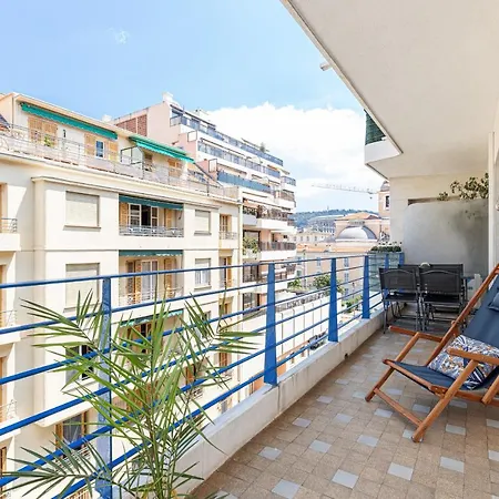 Quiet 1 Bdr Downtown Terrace Ac & Parking Apartment