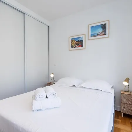 Apartment Quiet 1 Bdr Downtown Terrace Ac & Parking