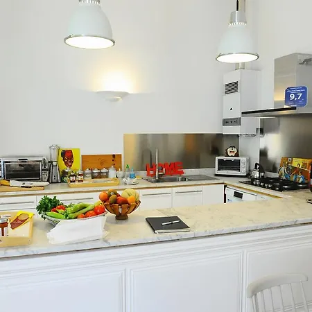 Maison D'hotes Emma Tiranty Pensionat