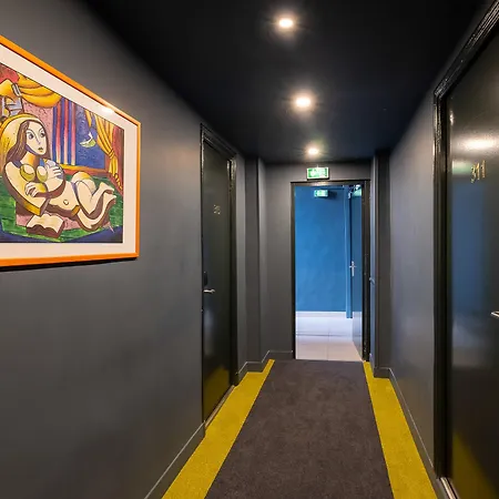 Du Centre, Un Ammi Hotel