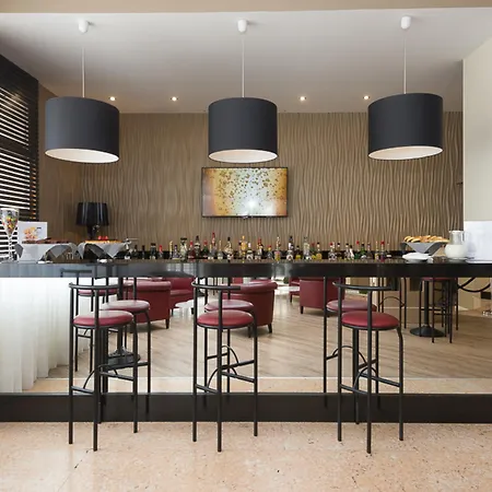 Pam Fully Renovated 4* Nice