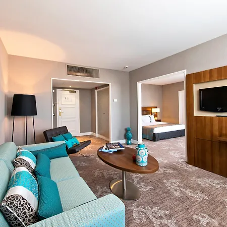 Hotel Holiday By Ihg 4*