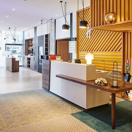 Holiday By Ihg Hotel 4*