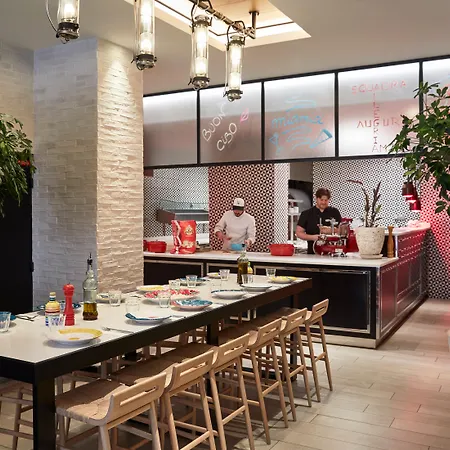 Holiday By Ihg 4*