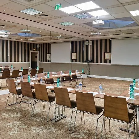 Hotel Holiday By Ihg 4*