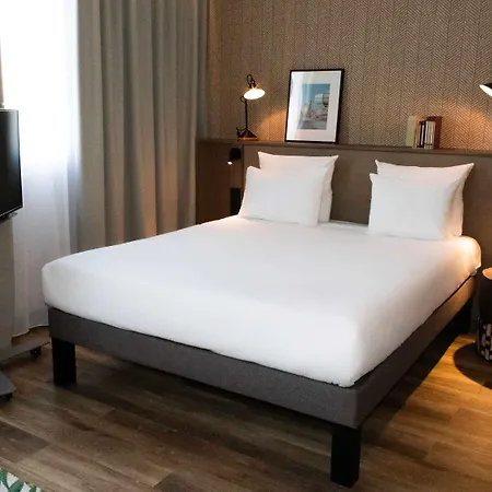 Novotel Airport Hotel 4*