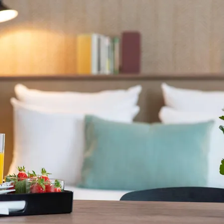 Novotel Airport 4*