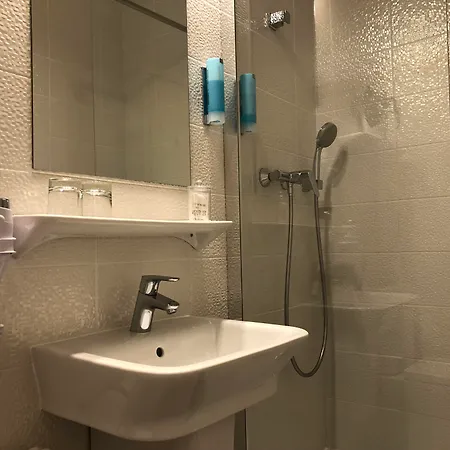 Rose Hotel Nice