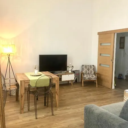 Apartment Zen Avec Patio Et Climatisation, En Centre-ville