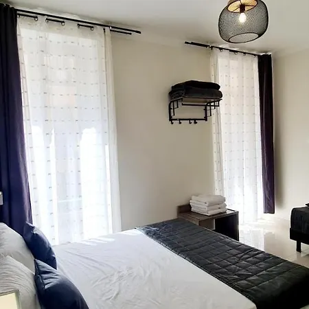Esperance Hotel *