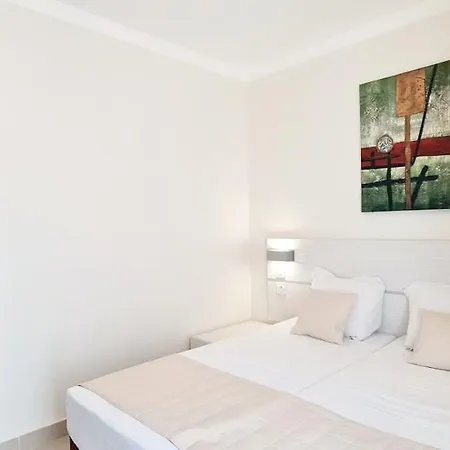 Esperance Hotel *
