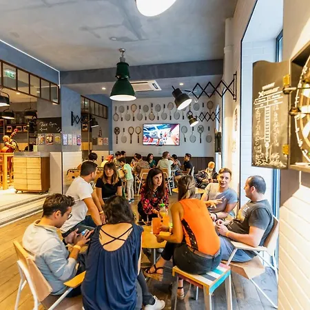 Ozz By Happyculture Hostel